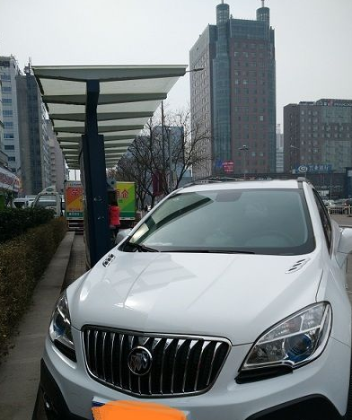 廊坊私家車占用公交候車亭