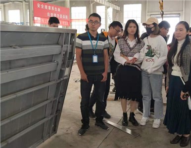 歡迎院校學(xué)生來(lái)我公司參觀學(xué)習(xí) 歡迎院校學(xué)生來(lái)我公司參觀學(xué)習(xí)